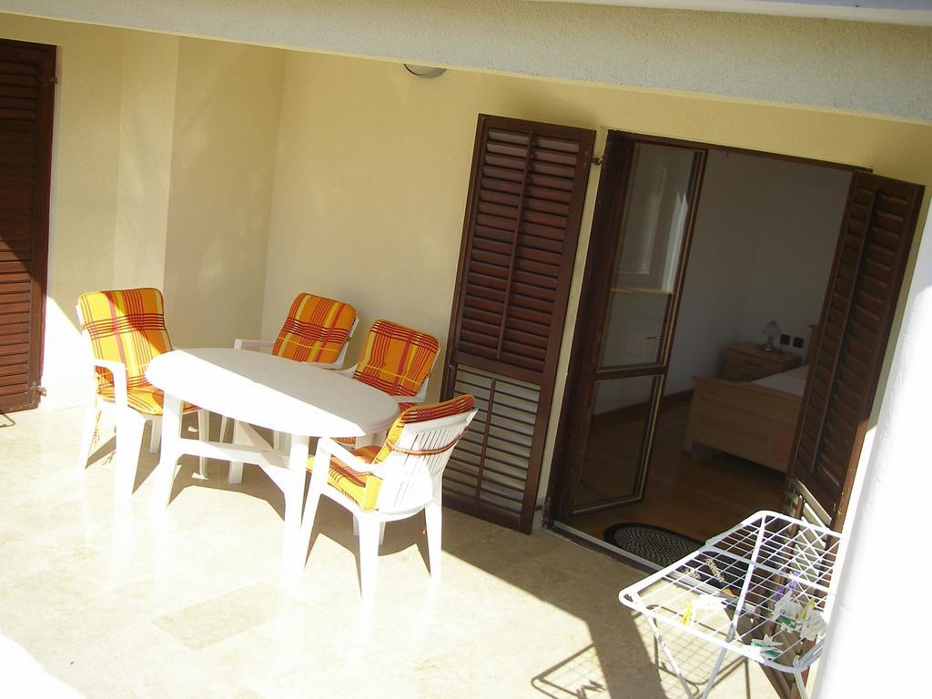 Apartments Premantura Bagian luar foto