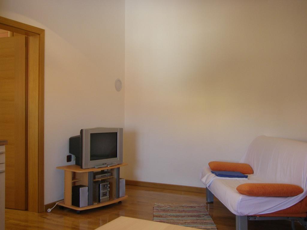 Apartments Premantura Bagian luar foto