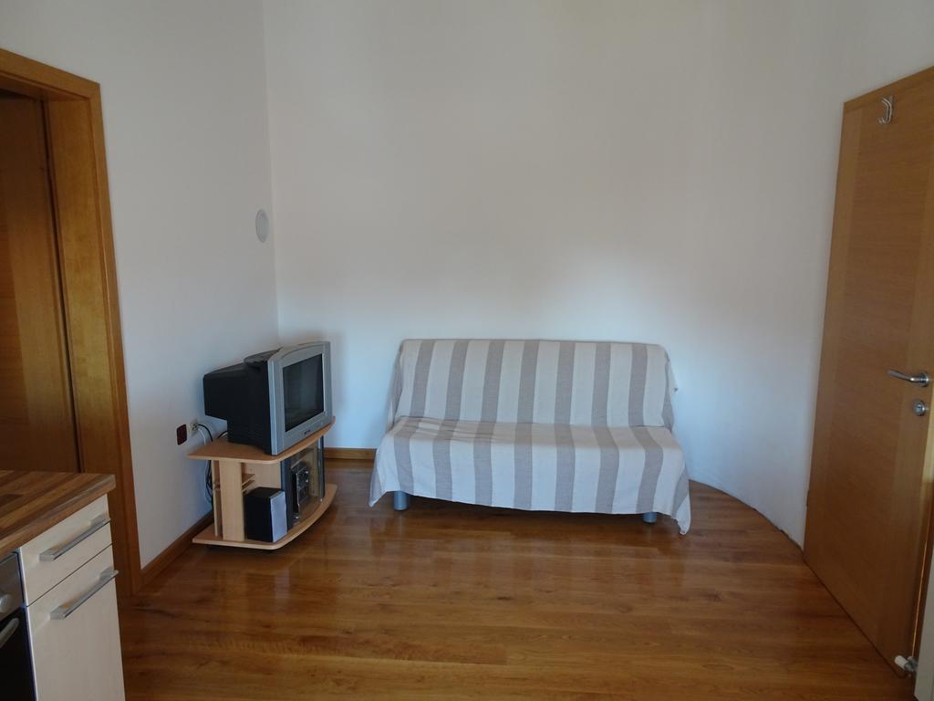 Apartments Premantura Bagian luar foto